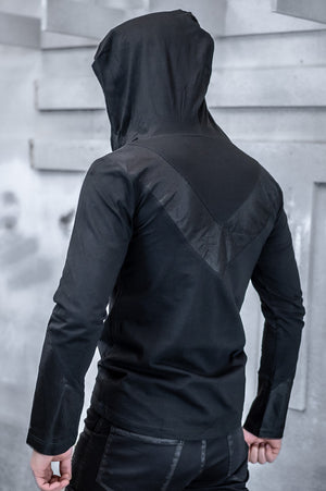 model is 5'11" 160lbs and wearing a small