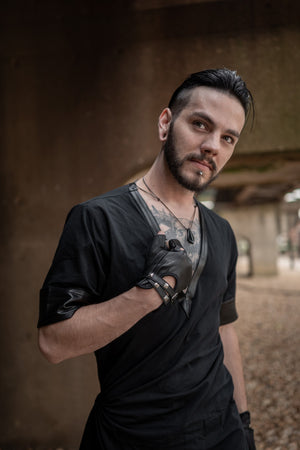 Model is 5'11", 160lbs, and wearing a Medium